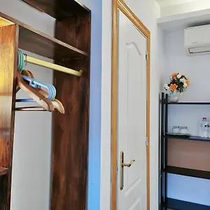 Guest house Barcelona Coronahostal, Badalona